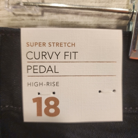 NEW Lane Bryant Curvy Fit Pedal High-Rise Crop Dark Washed Jeans 18 PLUS NWT - Picture 10 of 11